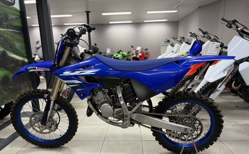 YAMAHA YZ 125 9
