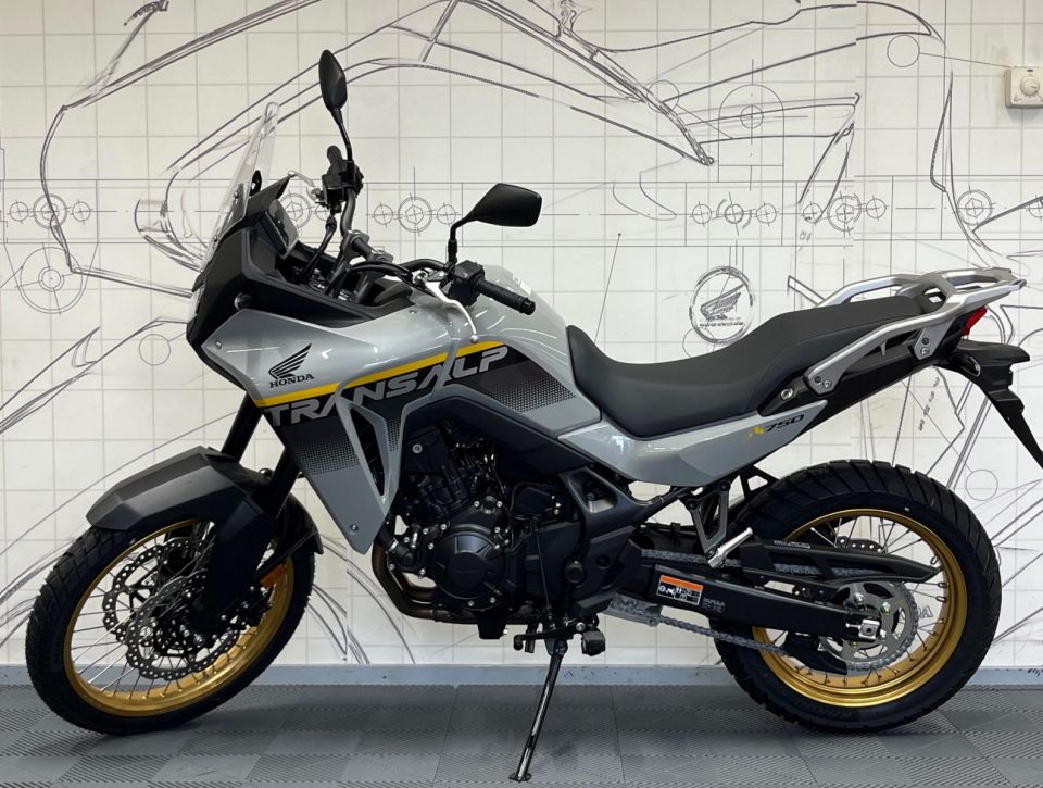 HONDA XL750 TRANSALP 6