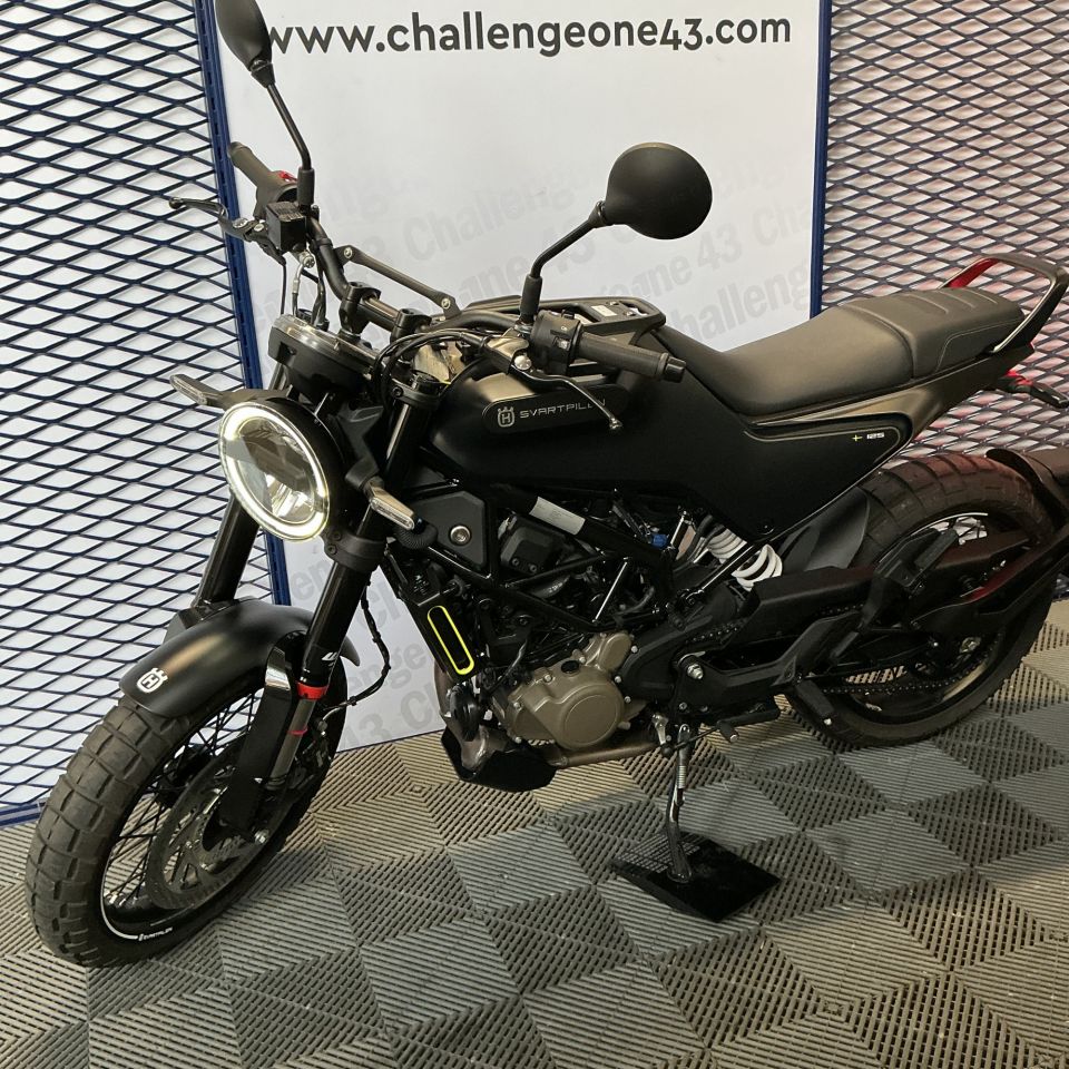HUSQVARNA SVARTPILEN 125 ABS 3