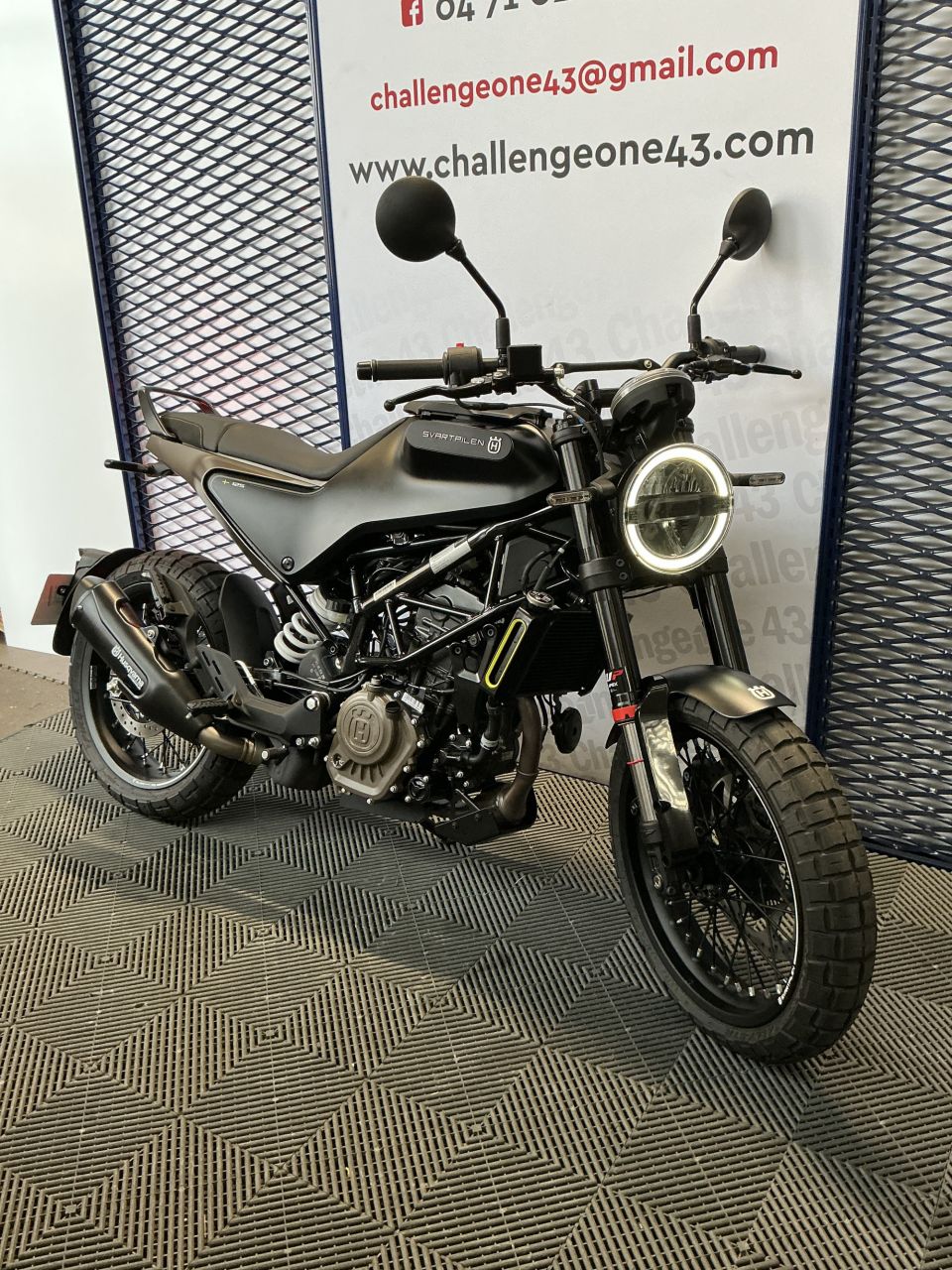 HUSQVARNA SVARTPILEN 125 ABS 9