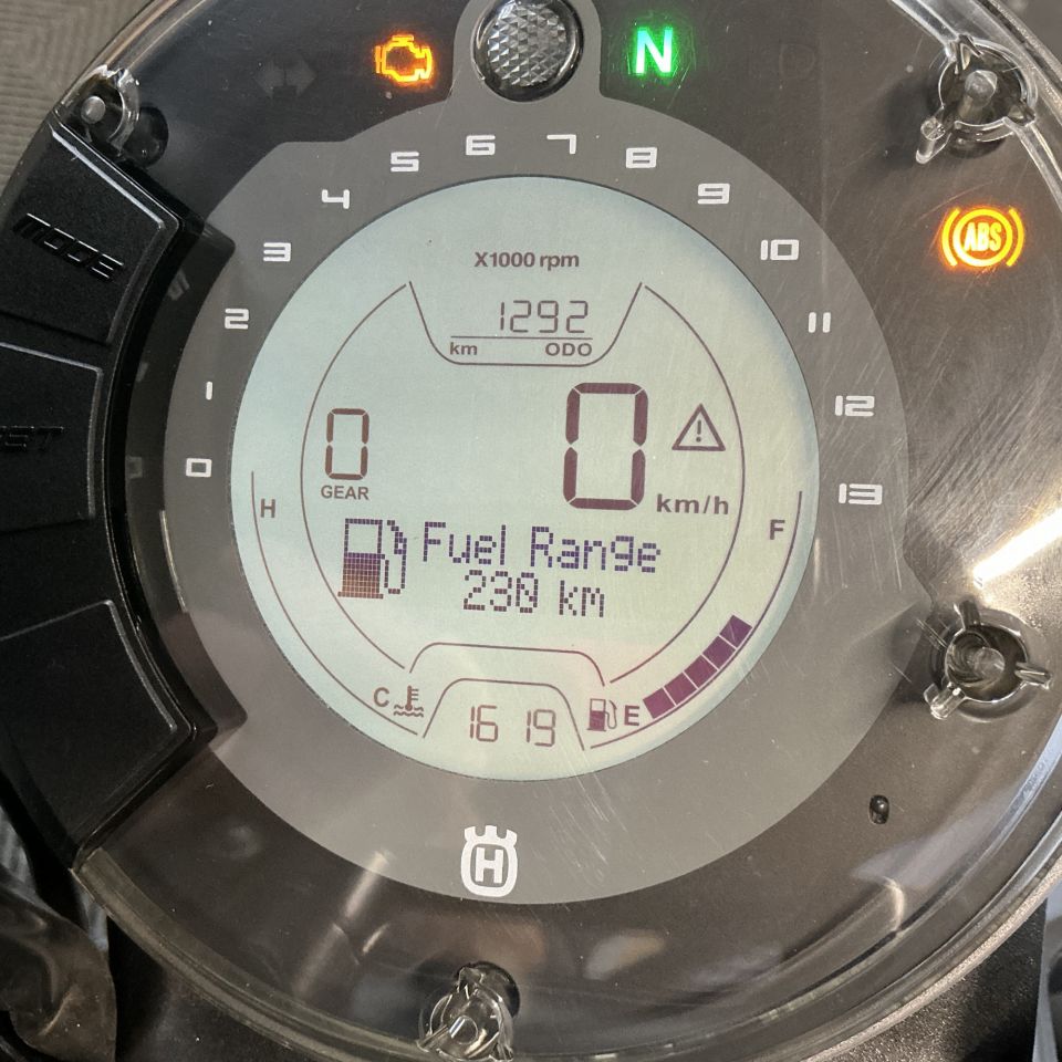 HUSQVARNA SVARTPILEN 125 ABS 12