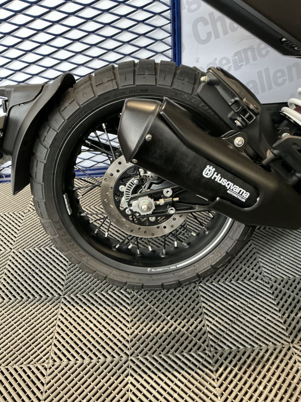 HUSQVARNA SVARTPILEN 125 ABS 15