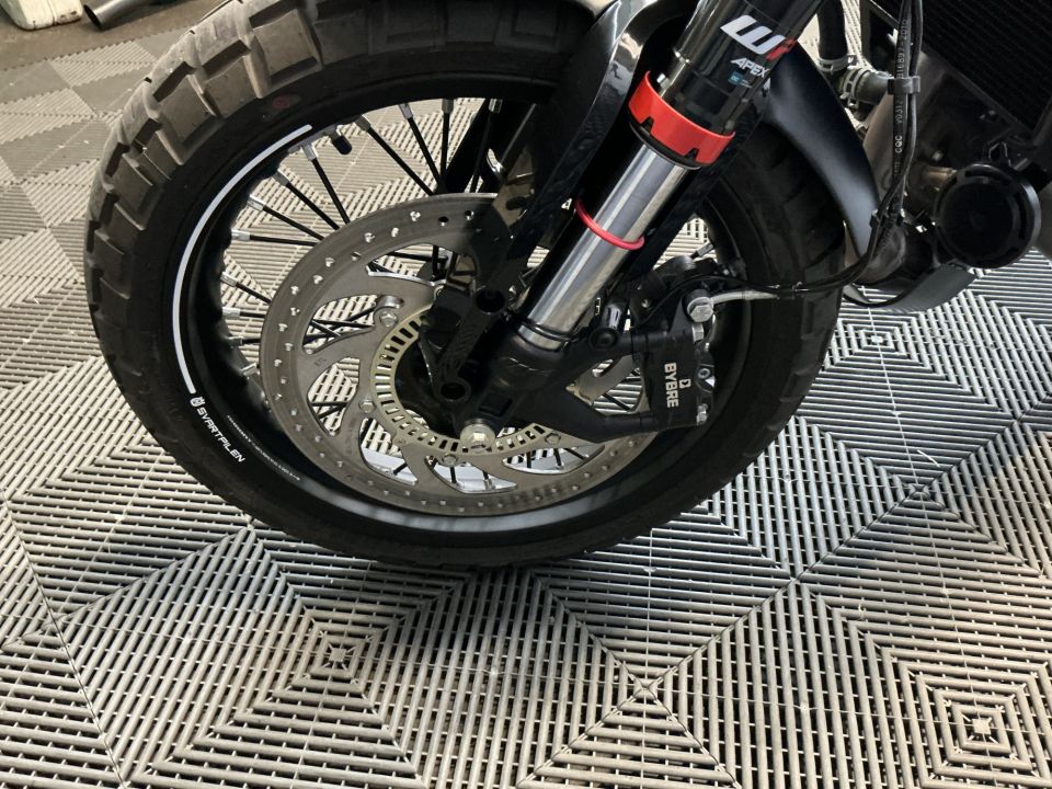 HUSQVARNA SVARTPILEN 125 ABS 18