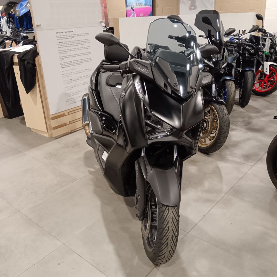 YAMAHA XMAX 125 TECH MAX 4