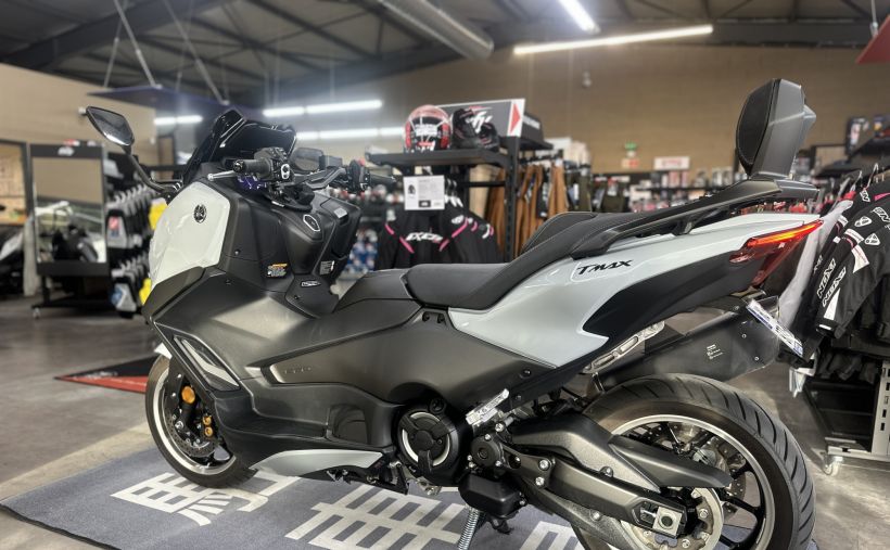 YAMAHA XP T-MAX 560 TECH MAX 8