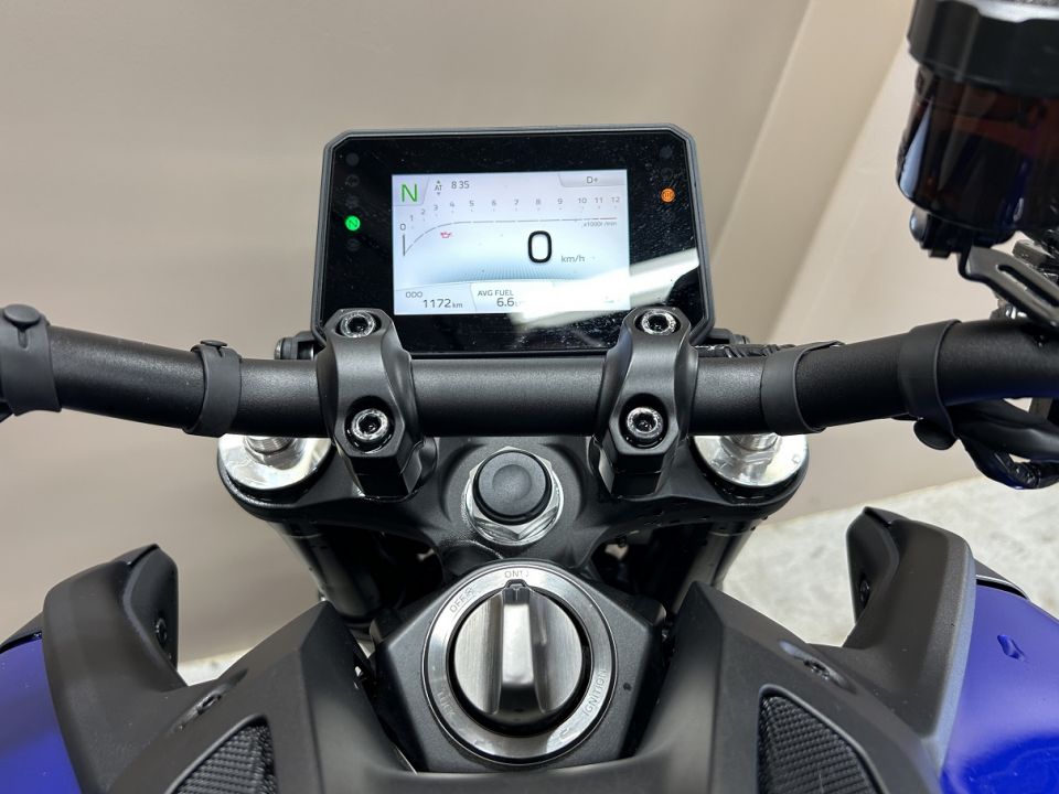 YAMAHA MT-09 Y-AMT 3