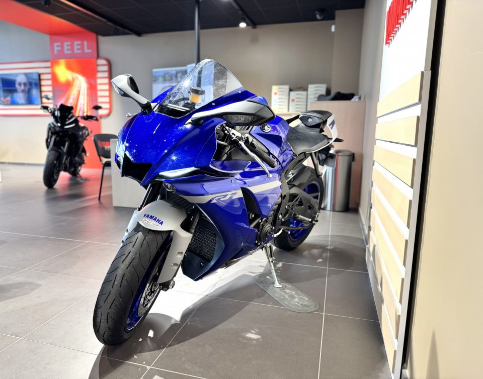 YAMAHA YZF 1000 R1 2