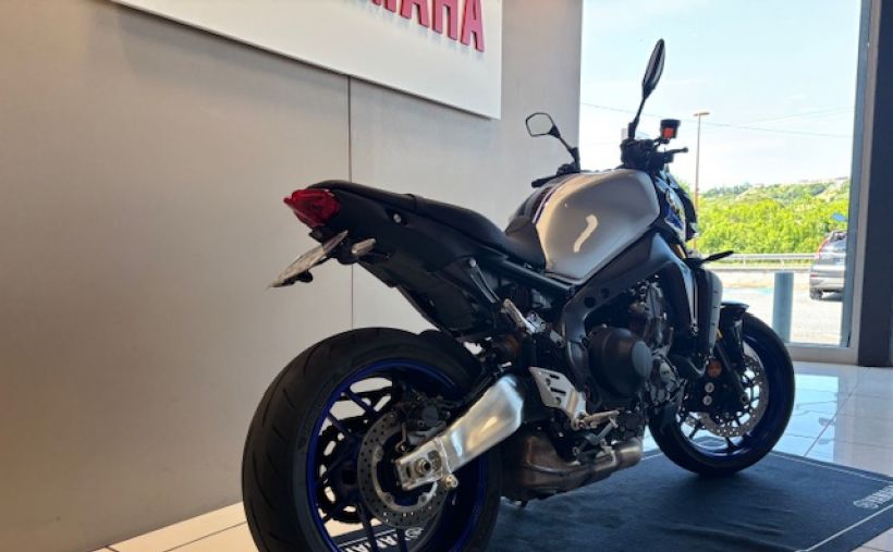 YAMAHA MT-09 SP 4