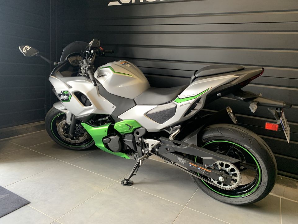 KAWASAKI Ninja 7 Hybrid 8