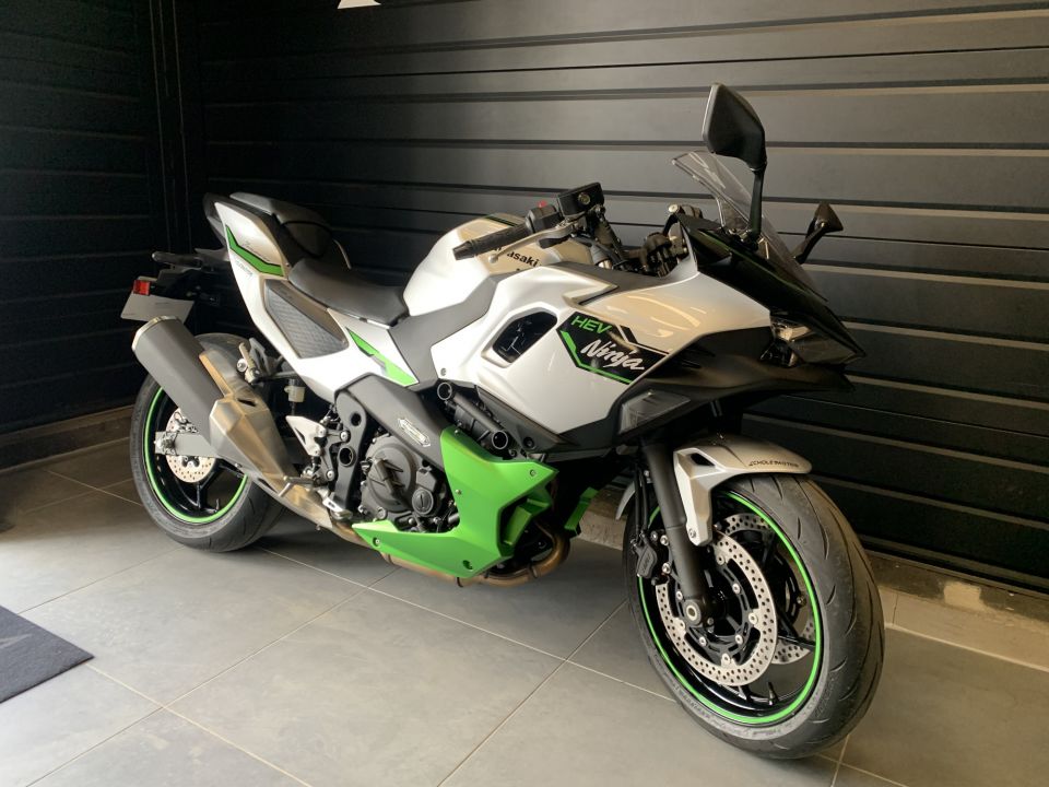 KAWASAKI Ninja 7 Hybrid 16