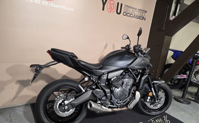 YAMAHA MT-07 Y-AMT 3