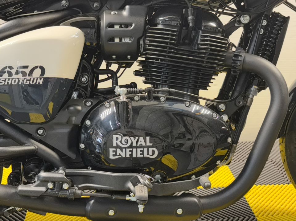 ROYAL ENFIELD SHOTGUN 650 24