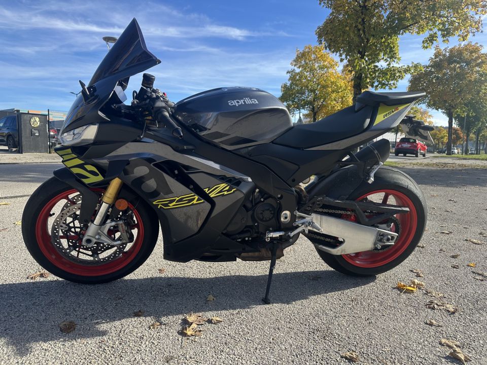 APRILIA RSV4 1100 R 2