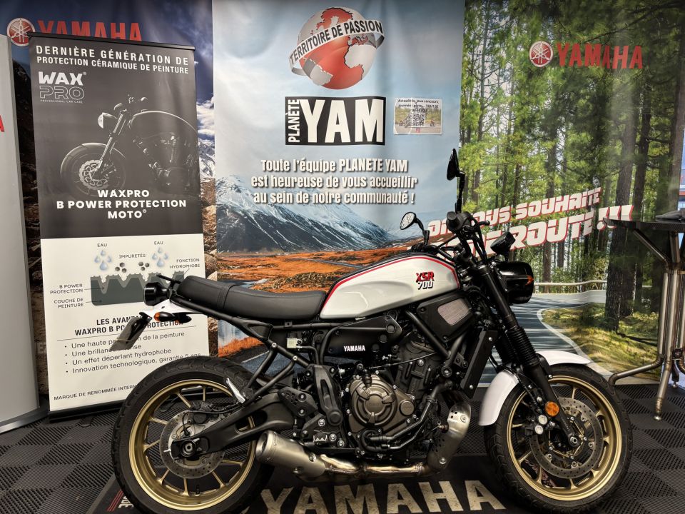 YAMAHA XSR 700 XTRIBUTE 0