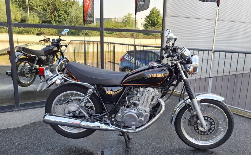 YAMAHA SR 400 1