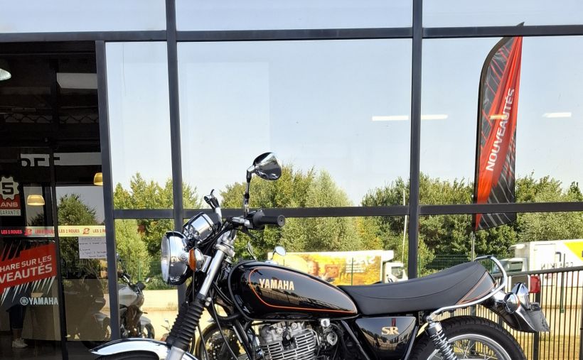 YAMAHA SR 400 2