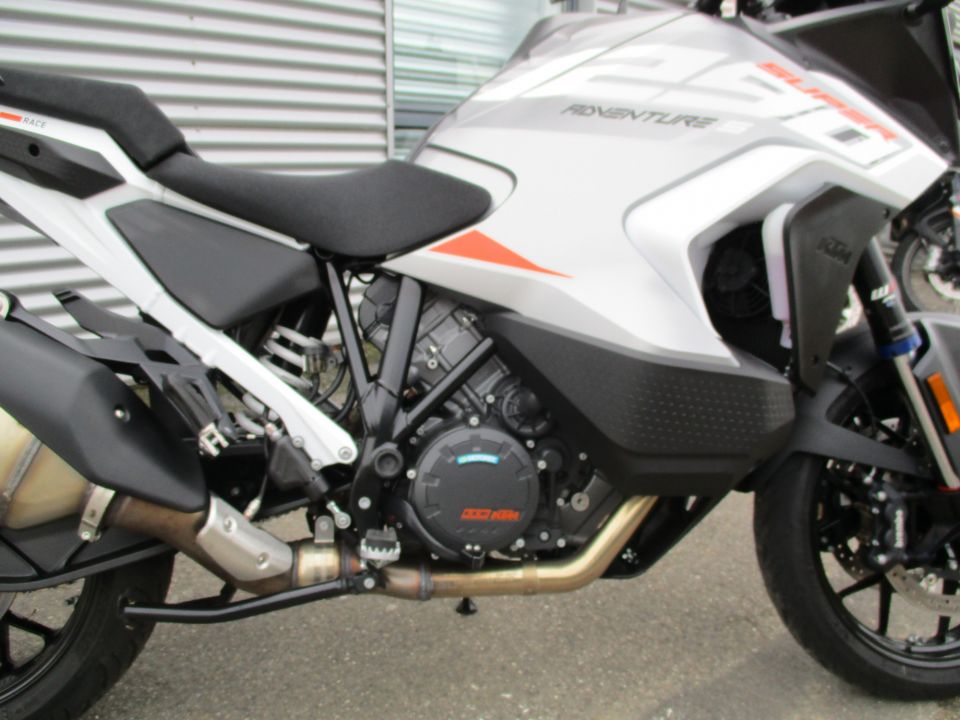 KTM 1290 SUPER ADVENTURE S 18
