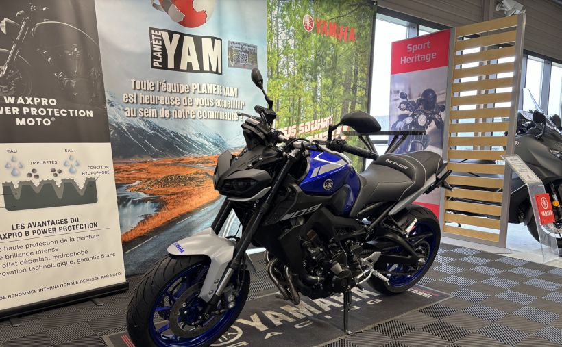 YAMAHA MT-09 6