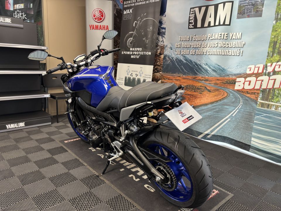 YAMAHA MT-09 7