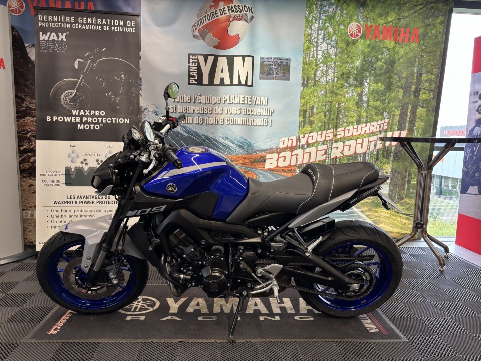 YAMAHA MT-09 5