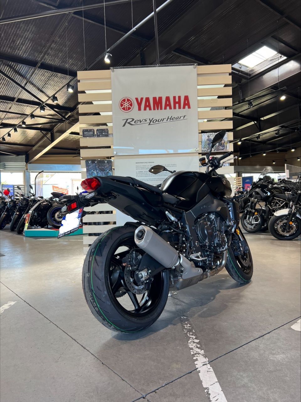 YAMAHA MT-10 2
