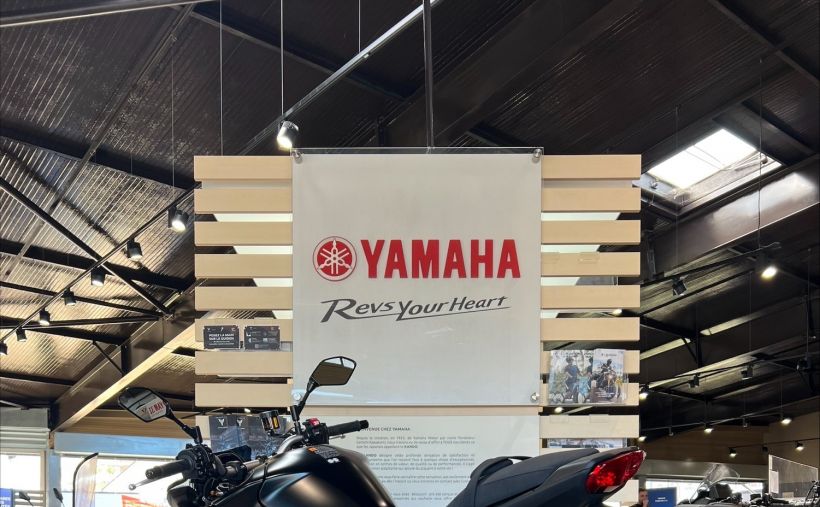 YAMAHA MT-10 4