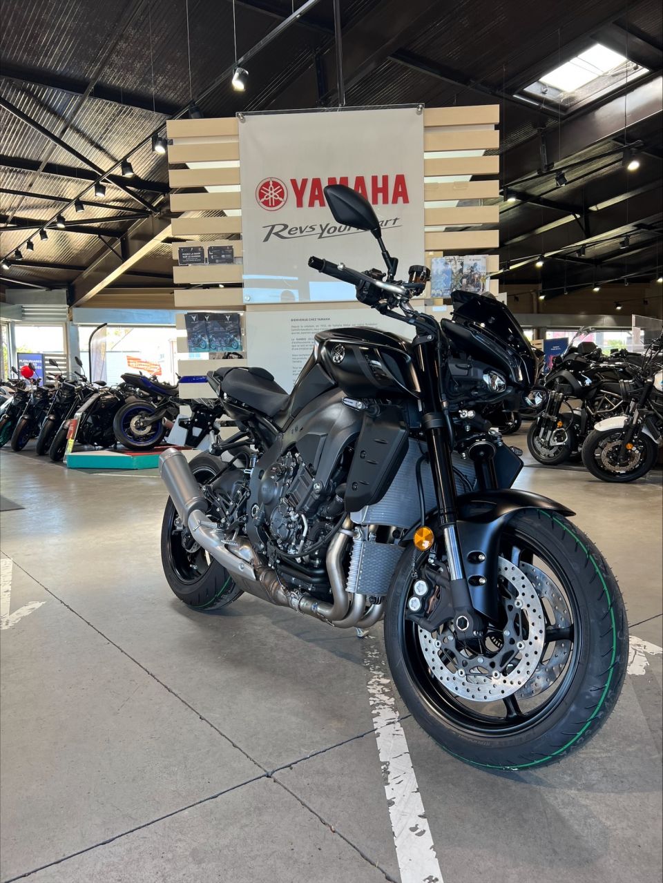 YAMAHA MT-10 6