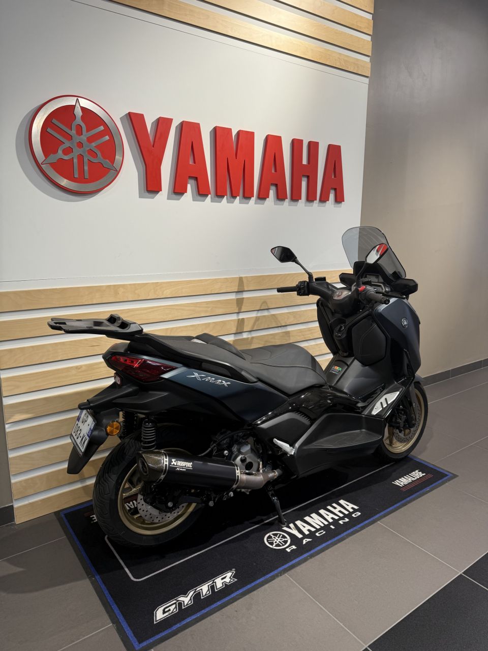 YAMAHA XMAX 300 Tech Max 1