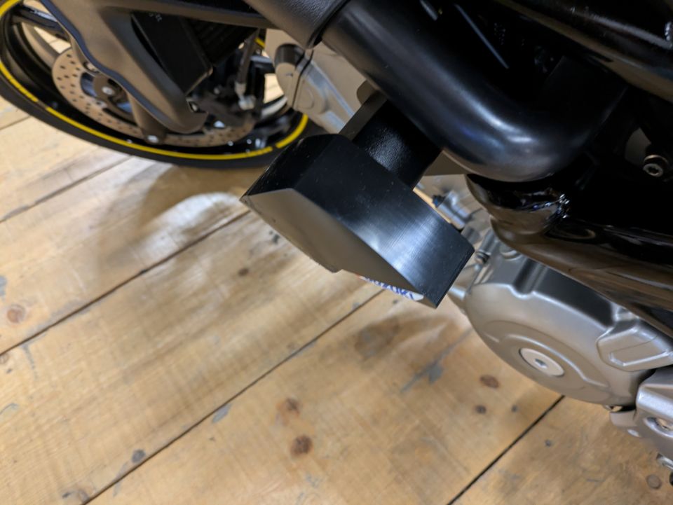 SUZUKI GLADIUS 650 30