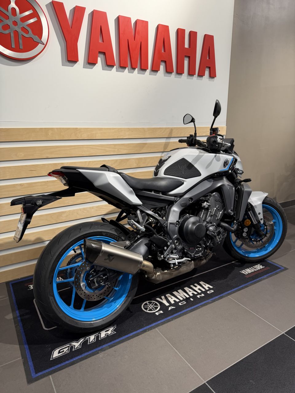 YAMAHA MT-09 3