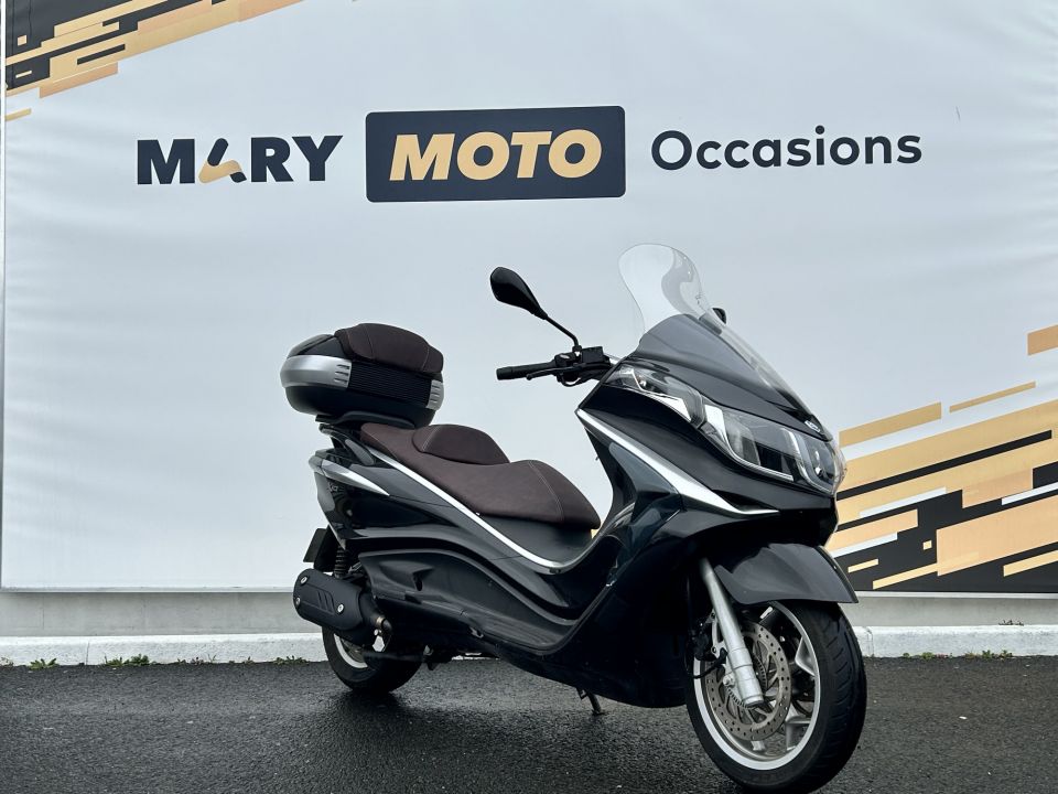 PIAGGIO X10 125 EXECUTIVE 26