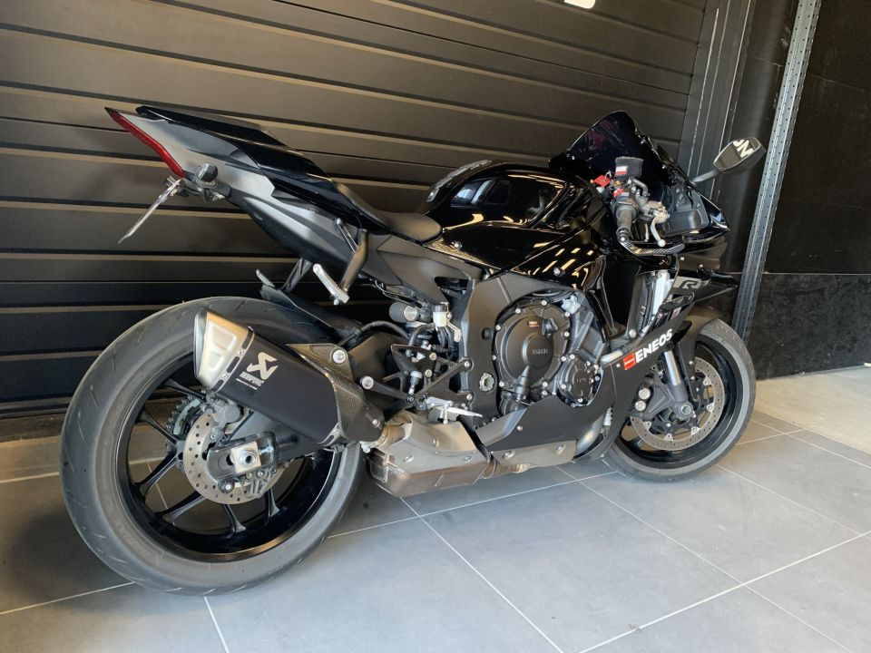 YAMAHA YZF 1000 R1 16