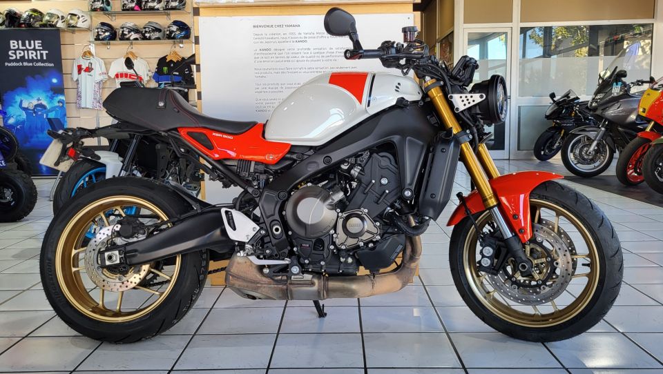 YAMAHA XSR 900 2