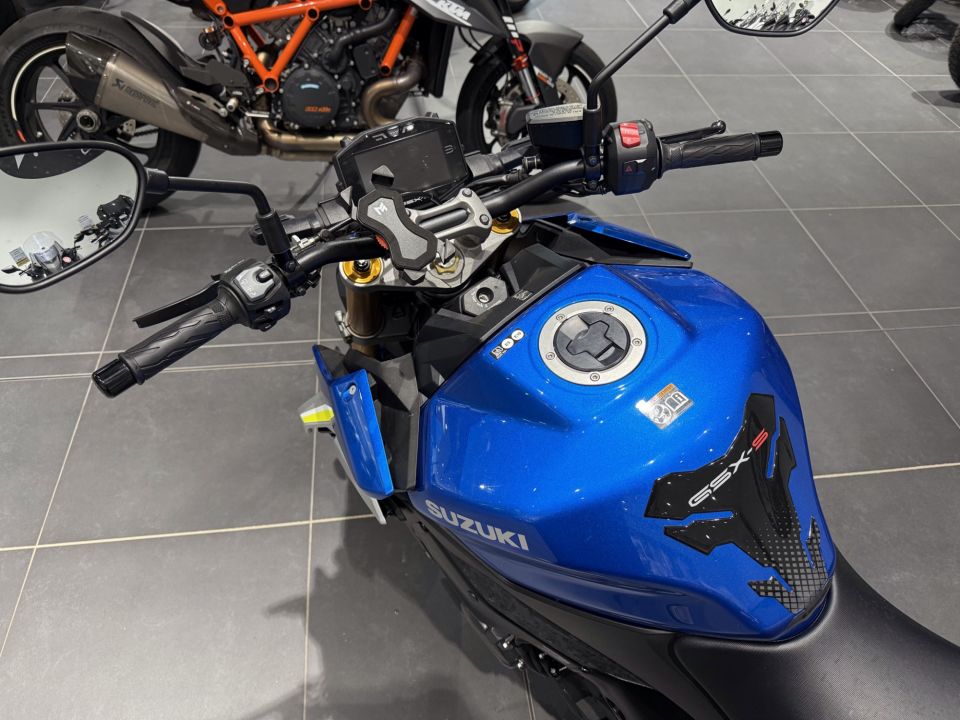 SUZUKI GSX-S 1000 10