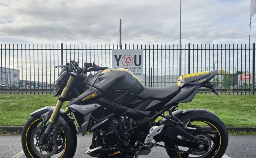 SUZUKI GSR 750 ABS 1