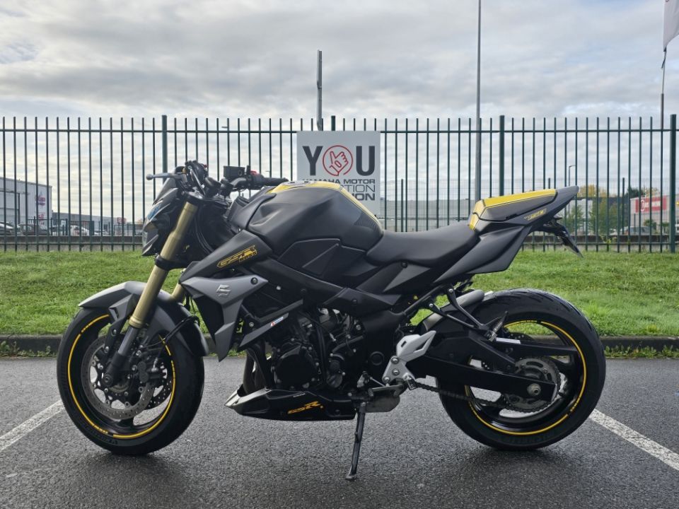 SUZUKI GSR 750 ABS 1