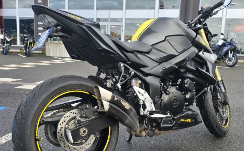 SUZUKI GSR 750 ABS 3