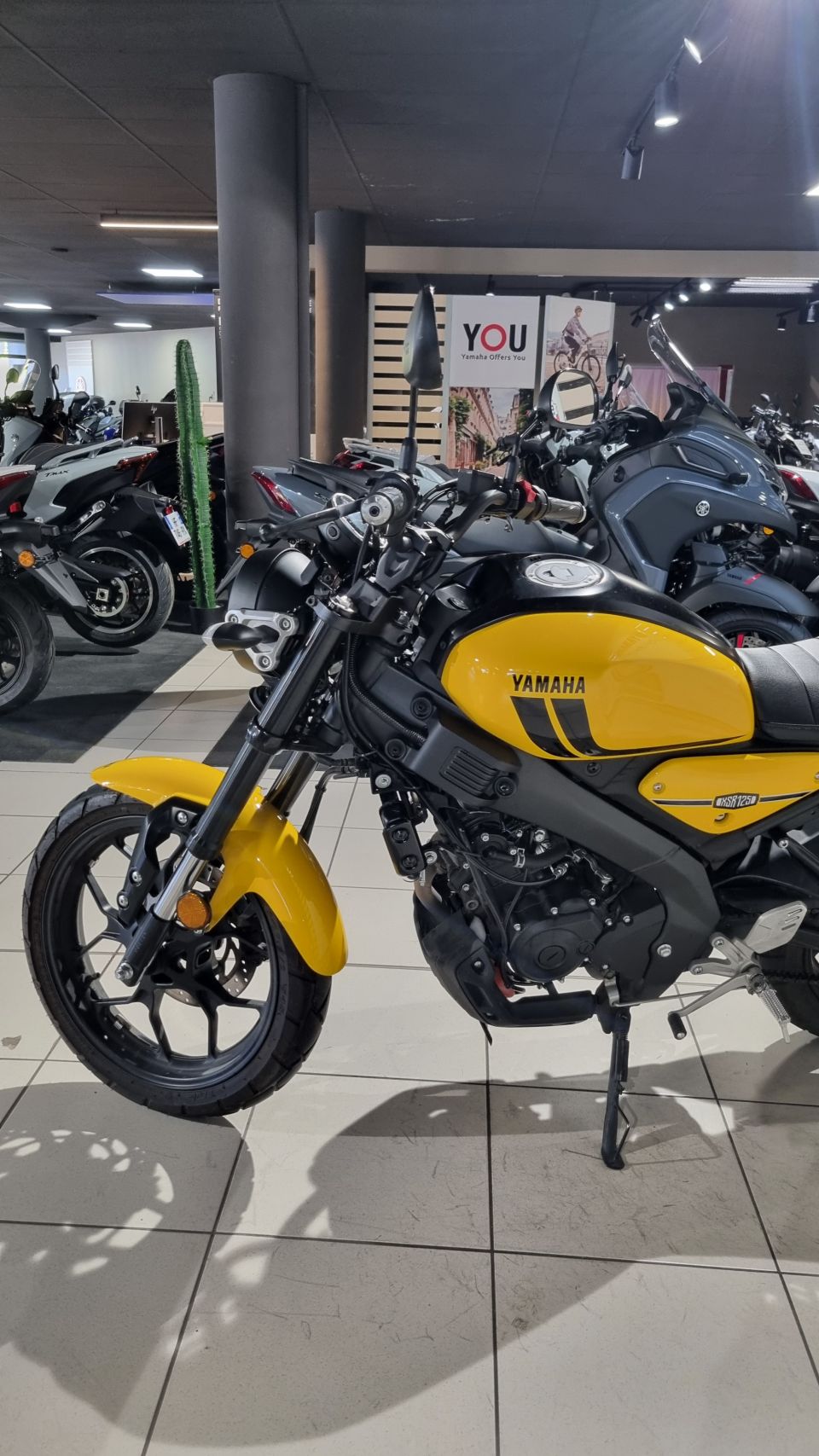 YAMAHA XSR 125 2