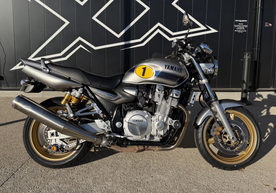 YAMAHA XJR 1300 0