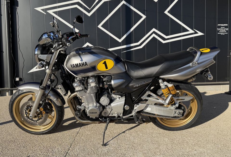 YAMAHA XJR 1300 2