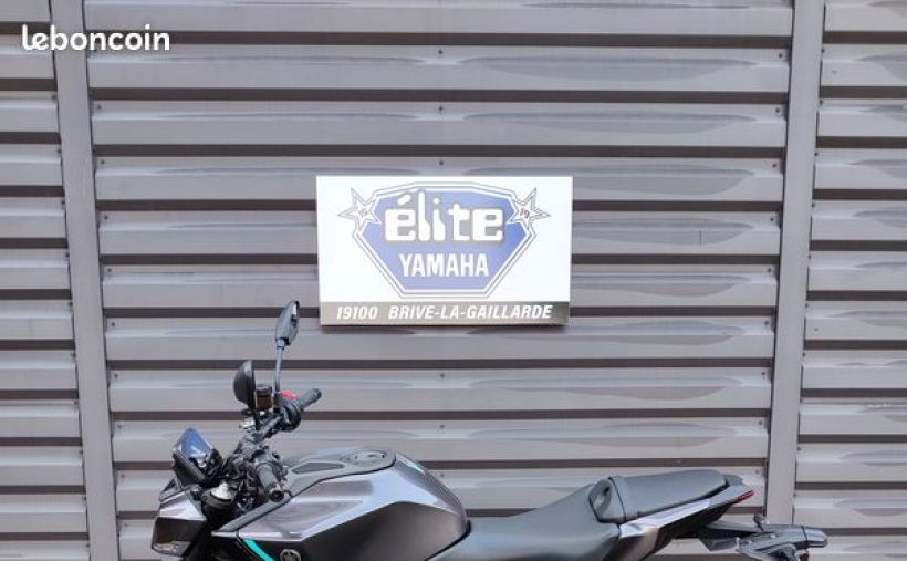 YAMAHA MT-09  Y-AMT 3