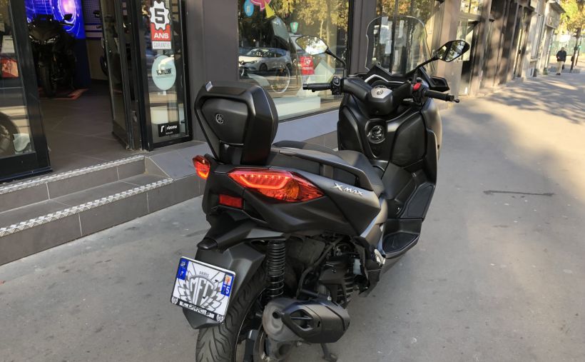 YAMAHA XMAX 125 10