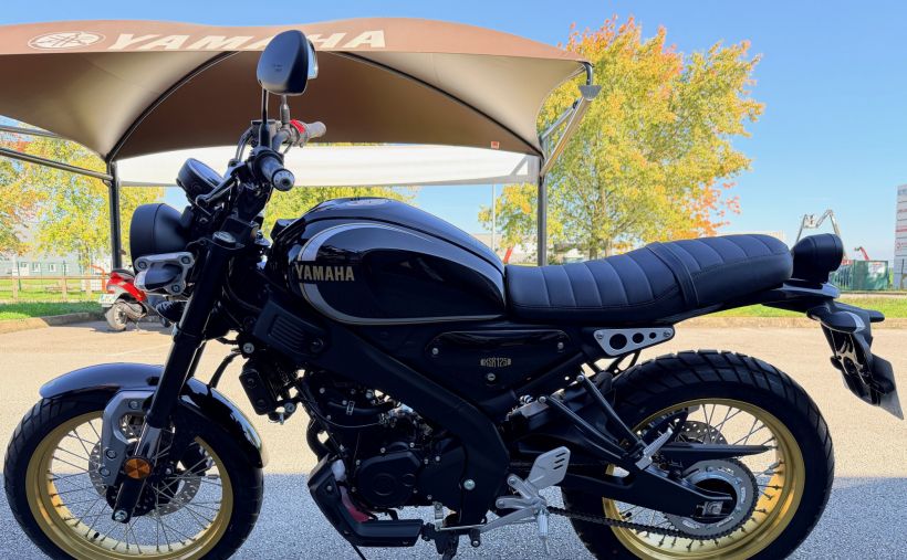 YAMAHA XSR 125 Legacy 3