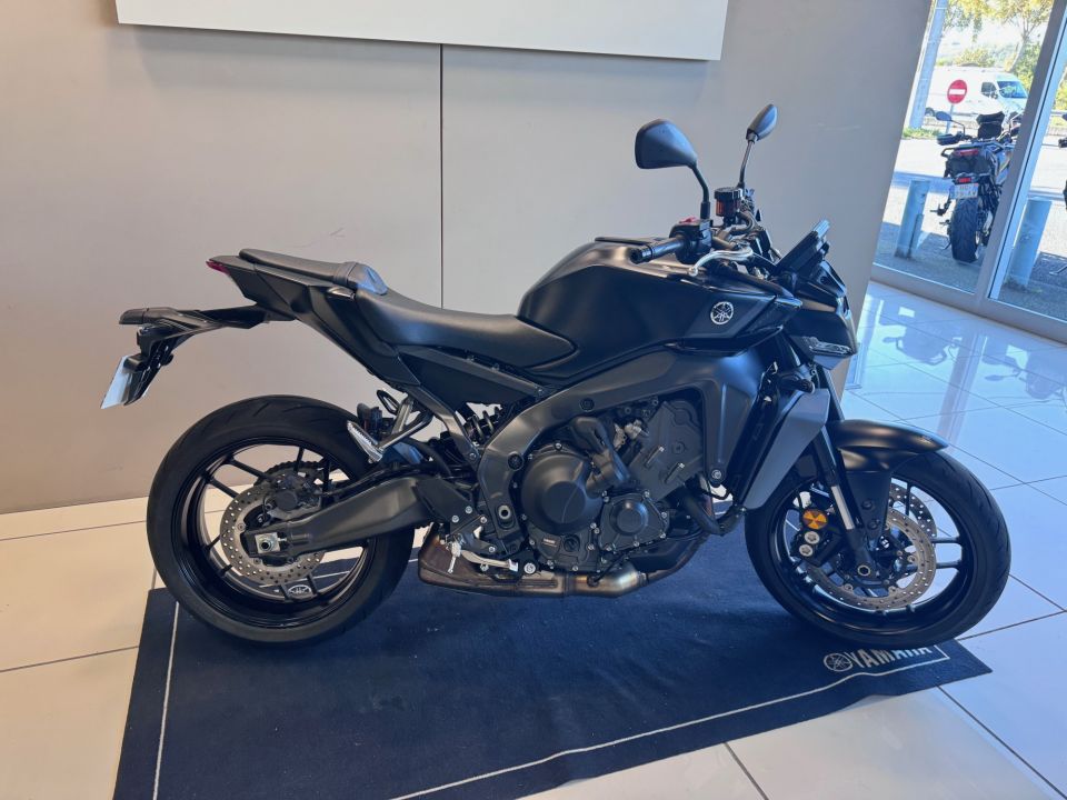 YAMAHA MT-09  Y-AMT 2