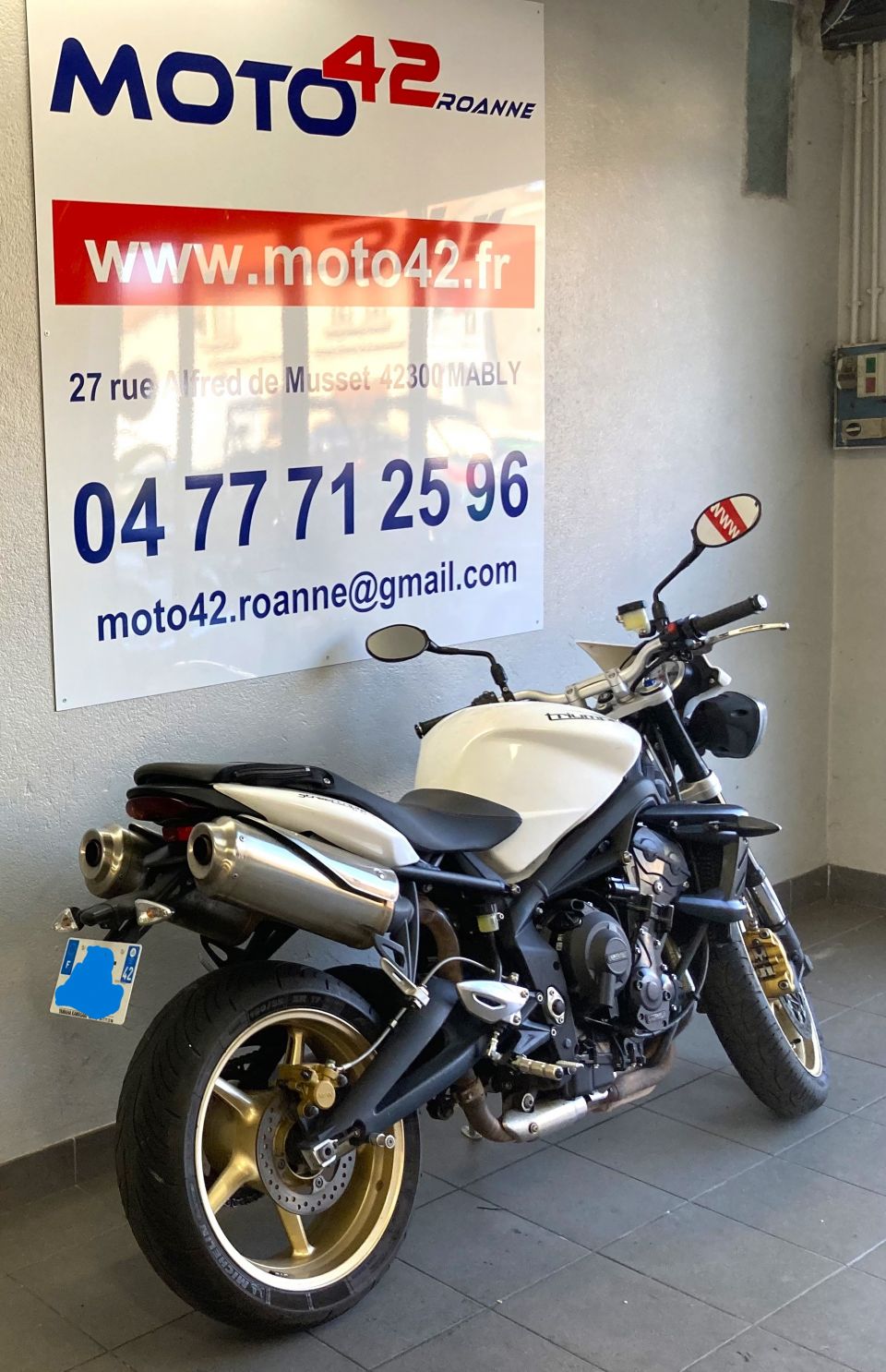 TRIUMPH STREET TRIPLE 675 R 9