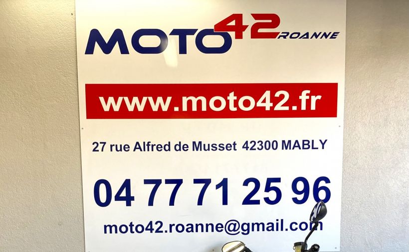 TRIUMPH STREET TRIPLE 675 R 2