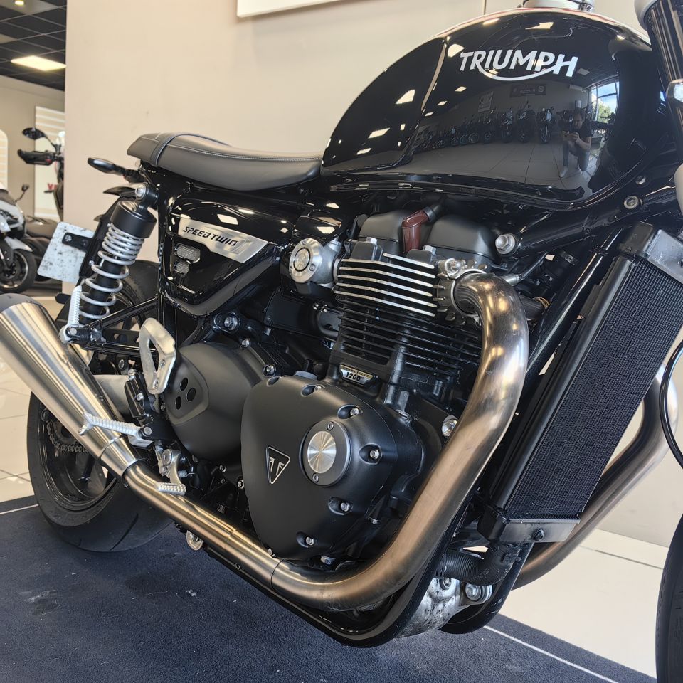 TRIUMPH SPEED TWIN 1200 6