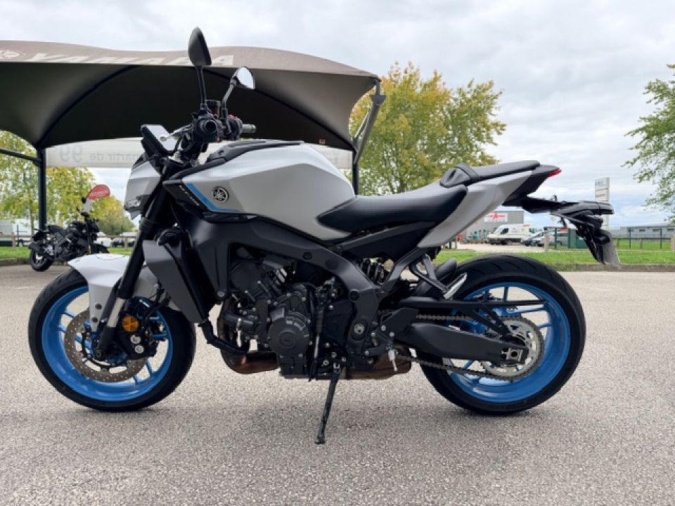 YAMAHA MT-09 3