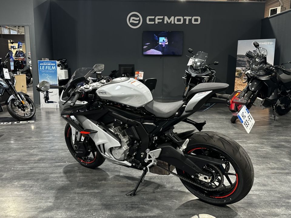 CF MOTO 675 SR-R 15