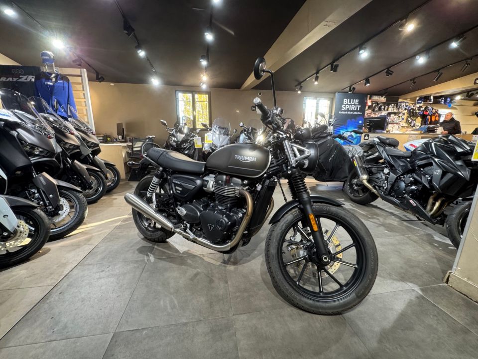 TRIUMPH STREET TWIN  900 1